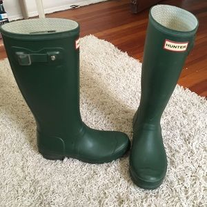 Tall 6.5 Hunter boots. Worn but great condition.